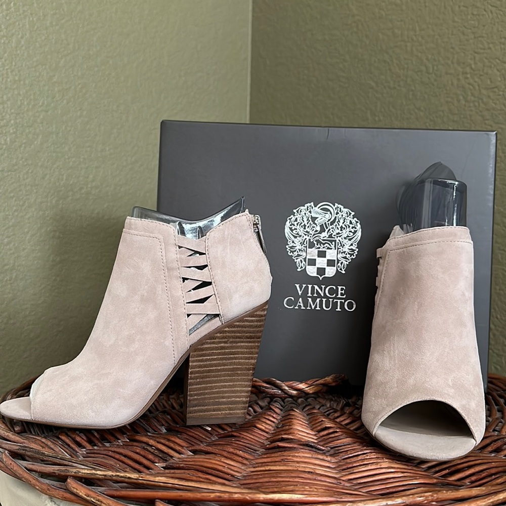 Vince Camuto tipsy taupe suede